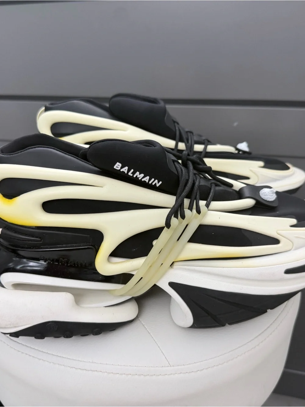 Balmain Men’s Black and Cream Sculpted Lace-Up Sneakers